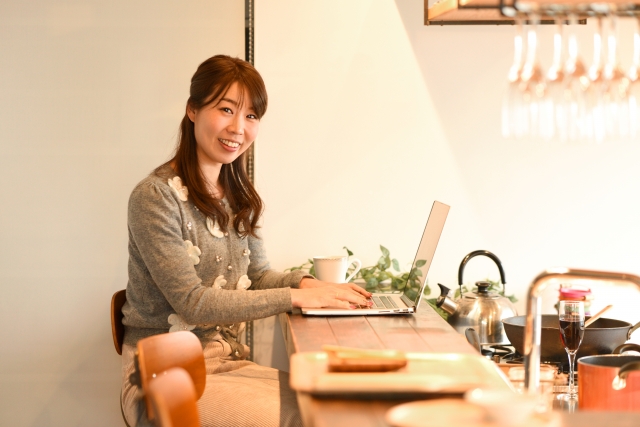 主婦・育児中でもできる副業の始め方:スキマ時間を活用して稼ぐ方法
